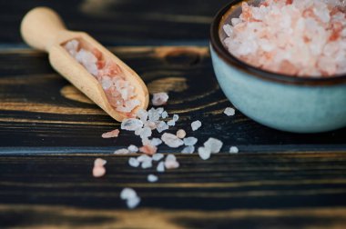 Pembe Himalaya tuzlu küçük tahta kepçe