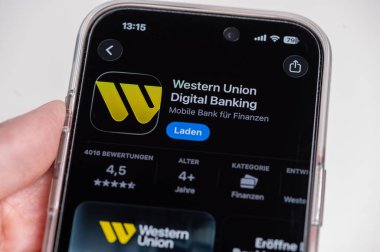Mainz, Almanya - 21 Kasım 2025: Batı Birliği 'nin mobil bankacılık uygulaması logosu Alman akıllı telefon ekranında sergilendi
