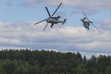  Mi-24 Helikopteri Minsk'te Dosaaf Vakfı'nın 80. 