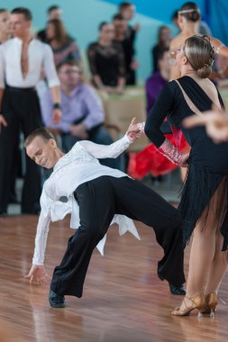 Ksenzhik Pavel ve Stanislavchik Mariya Gençlik Standart Programı gerçekleştirin 