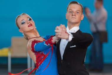 Ksenzhik Pavel ve Stanislavchik Mariya Gençlik Standart Programı gerçekleştirin 