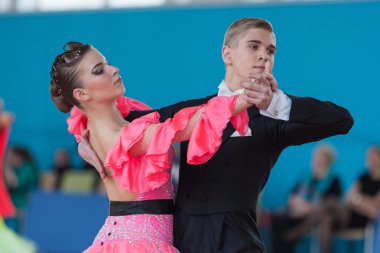 Ksenzhik Pavel ve Stanislavchik Mariya Gençlik Standart Programı gerçekleştirin 