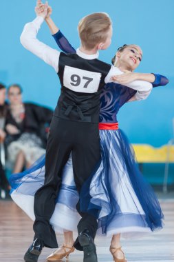 Ksenzhik Pavel ve Stanislavchik Mariya Gençlik Standart Programı gerçekleştirin 