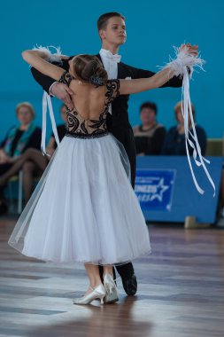 Ksenzhik Pavel ve Stanislavchik Mariya Gençlik Standart Programı gerçekleştirin 