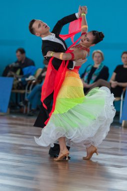 Ksenzhik Pavel ve Stanislavchik Mariya Gençlik Standart Programı gerçekleştirin 