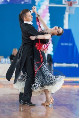 Shepelev Vladislav ve Vinnik Aleksandra Idsa Şampiyonası Kinezis Star Kupası'nda Gençlik-2 Standart Programı gerçekleştirin