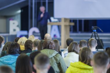 Profesyonel öğretim görevlisi konuşma içinde erkek ön insan grubu