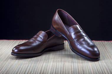 Ayakkabı Kavramlar ve Fikirler. Şık Pahalı Modern Buzağı Deri Kahverengi Penny Loafers Ayakkabı Çifti