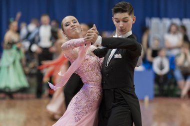 Moroz Stanislav ve Lysyuk Yuliya Belarus Cumhuriyeti Ulusal Şampiyonası Gençlik-2 Standart Programı gerçekleştirin