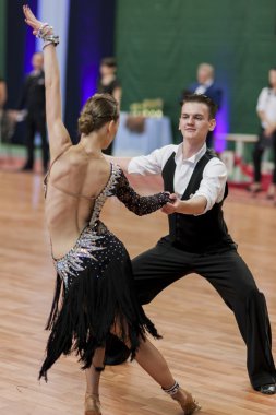 Tanımlanamayan Dans Çift Belarus Cumhuriyeti Ulusal Şampiyonası Gençlik-2 Latin-Amerikan Programı Gerçekleştirir