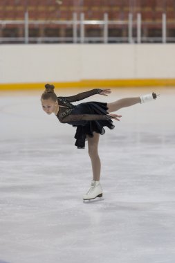 Belarus'tan Irina Vakunova, Ulusal Artistik Patinaj Şampiyonası'nda Bronz Sınıf Iii Kızlar Serbest Paten Programı'nı gerçekleştiriyor