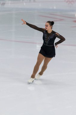 Minsk, Belarus 1 Kasım 2020 - Beyaz Rusya 'dan Profesyonel Kadın Artistik Patinaj Aleksandra Chepeleva 1 Kasım 2020' de Beyaz Rusya 'nın Minsk kentinde Bayanlar Kıdemli Buz Yıldızı Şampiyonası Serbest Patinaj Programını gerçekleştirdi.