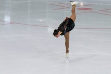 Minsk, Belarus 1 Kasım 2020 - Beyaz Rusya 'dan Profesyonel Kadın Artistik Patinaj Aleksandra Chepeleva 1 Kasım 2020' de Beyaz Rusya 'nın Minsk kentinde Bayanlar Kıdemli Buz Yıldızı Şampiyonası Serbest Patinaj Programını gerçekleştirdi.