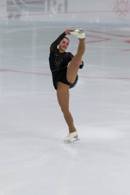 Minsk, Belarus 1 Kasım 2020 - Beyaz Rusya 'dan Profesyonel Kadın Artistik Patinaj Aleksandra Chepeleva 1 Kasım 2020' de Beyaz Rusya 'nın Minsk kentinde Bayanlar Kıdemli Buz Yıldızı Şampiyonası Serbest Patinaj Programını gerçekleştirdi.