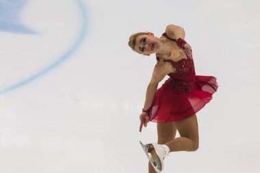 Minsk, Belarus 1 Kasım 2020 - Sırbistan 'dan Profesyonel Kadın Artistik Patinajcı Antonina Dubinina 1 Kasım 2020' de Beyaz Rusya 'nın Minsk kentinde Bayanlar Kıdemli Buz Yıldızı Şampiyonası' nda Serbest Patinaj Programı düzenledi