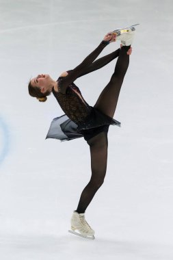 Minsk, Belarus 1 Kasım 2020 - Beyaz Rusya 'dan Profesyonel Kadın Artistik Patinaj Viktoria Safonova 1 Kasım 2020' de Beyaz Rusya 'nın Minsk kentinde Bayanlar Kıdemli Buz Yıldızı Şampiyonası' nda Serbest Patinaj Programı düzenledi.