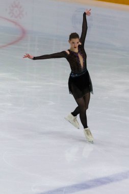 Minsk, Belarus 1 Kasım 2020 - Beyaz Rusya 'dan Profesyonel Kadın Artistik Patinaj Viktoria Safonova 1 Kasım 2020' de Beyaz Rusya 'nın Minsk kentinde Bayanlar Kıdemli Buz Yıldızı Şampiyonası' nda Serbest Patinaj Programı düzenledi.