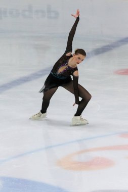 Minsk, Belarus 1 Kasım 2020 - Beyaz Rusya 'dan Profesyonel Kadın Artistik Patinaj Viktoria Safonova 1 Kasım 2020' de Beyaz Rusya 'nın Minsk kentinde Bayanlar Kıdemli Buz Yıldızı Şampiyonası' nda Serbest Patinaj Programı düzenledi.