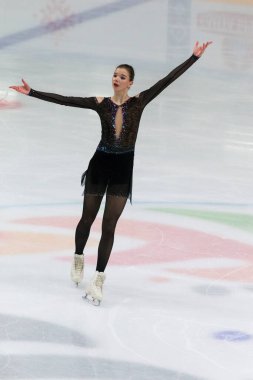 Minsk, Belarus 1 Kasım 2020 - Beyaz Rusya 'dan Profesyonel Kadın Artistik Patinaj Viktoria Safonova 1 Kasım 2020' de Beyaz Rusya 'nın Minsk kentinde Bayanlar Kıdemli Buz Yıldızı Şampiyonası' nda Serbest Patinaj Programı düzenledi.