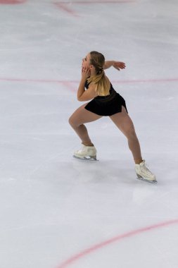 Minsk, Belarus 1 Kasım 2020 - Kıbrıslı Profesyonel Kadın Artistik Patinajcı Emilea Zingas, 1 Kasım 2020 'de Beyaz Rusya' nın Minsk kentinde Kıdemli Buz Yıldızı Şampiyonası 'nda Bayanlar Serbest Patinaj Programını gerçekleştirdi