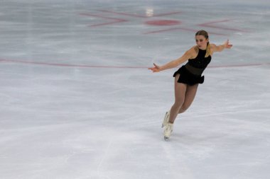 Minsk, Belarus 1 Kasım 2020 - Kıbrıslı Profesyonel Kadın Artistik Patinajcı Emilea Zingas, 1 Kasım 2020 'de Beyaz Rusya' nın Minsk kentinde Kıdemli Buz Yıldızı Şampiyonası 'nda Bayanlar Serbest Patinaj Programını gerçekleştirdi