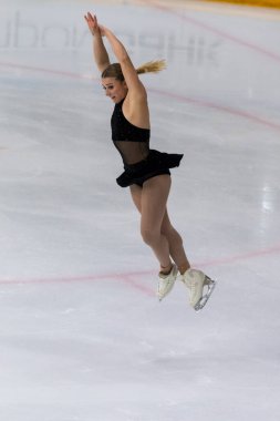 Minsk, Belarus 1 Kasım 2020 - Kıbrıslı Profesyonel Kadın Artistik Patinajcı Emilea Zingas, 1 Kasım 2020 'de Beyaz Rusya' nın Minsk kentinde Kıdemli Buz Yıldızı Şampiyonası 'nda Bayanlar Serbest Patinaj Programını gerçekleştirdi