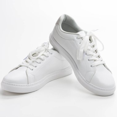 Beyaz Arkaplan Üzerindeki Yeni Beyaz Spor Ayakkabılar. Yatay Resim Yönlendirmesi