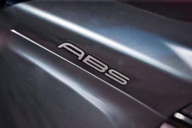 Modern Motosiklet Fender 'inin ABS Fren Sistemi amblemi. Yatay Resim