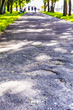 Şehrin yeniden inşasından önce eski Asphalt Şehri Yolu. Dikey Bileşim