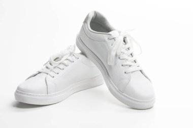Beyaz Arkaplan Üzerindeki Yeni Beyaz Spor Ayakkabılar. Yatay Resim
