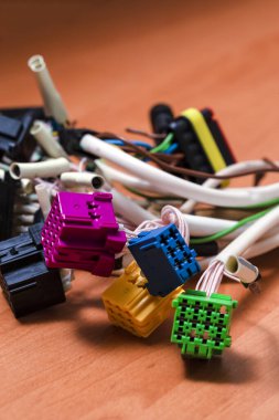 Laboratuvar Kablo Terminalleri ve Servis Bağlantısı Birleştirildi. Dikey Bileşim