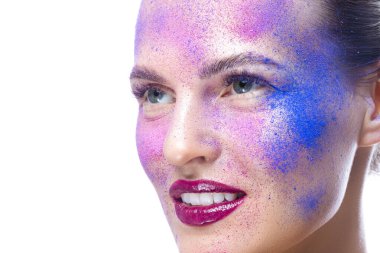 Makro Güzellik Kapanış Portresi Kafkasyalı Kadın Pudra Renkli Makyajlı Beyaz Yüzlü. Yatay Resim Kompozisyonu