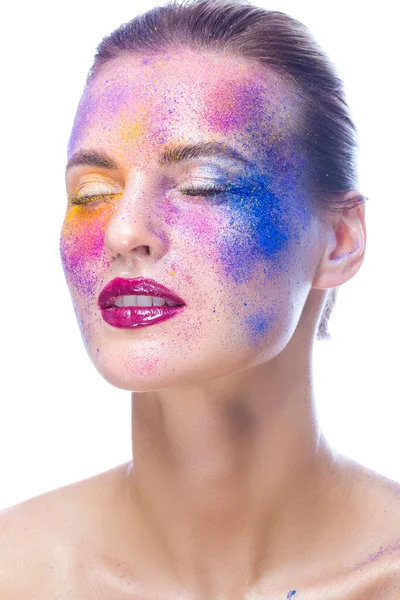 Güzellik fikirleri. Kapalı Gözlü ve Yüzü Beyaz Yüzlü, Renkli Sanatsal Makyajlı Güzel Kapalı Kafkasyalı Kız Portresi. Dikey Resim