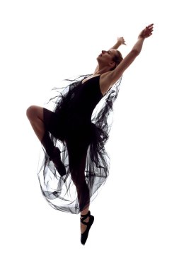 Kadın Bale Dansçısı Vücut Takımlı ve Uçan Siyah Elbiseli Beyaz Arkaplan Karşısında Çeşitli Pozlarda Dans Ediyor. Dikey Resim Yönlendirmesi