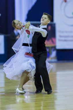 Minsk-Belarus, Ekim 4,2014: tanımlanamayan dans çift gerçekleştirmek
