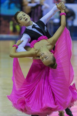 Minsk-Belarus, Ekim 4,2014: tanımlanamayan dans çift gerçekleştirmek