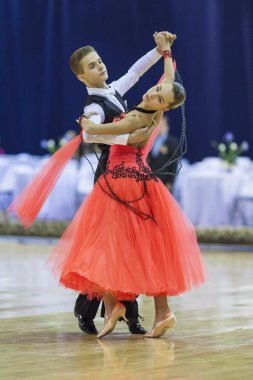 Minsk-Belarus, Ekim 4,2014: tanımlanamayan dans çift gerçekleştirmek