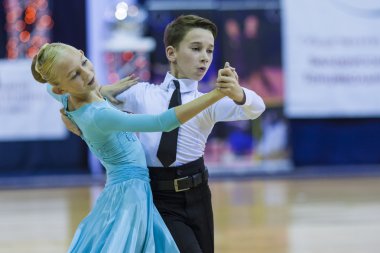 Minsk-Belarus, Ekim 4,2014: tanımlanamayan dans çift gerçekleştirmek