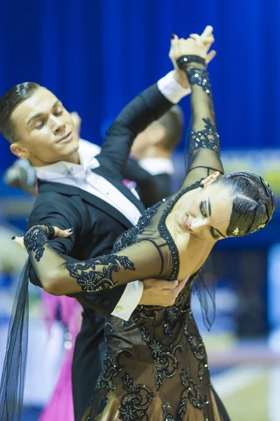 Minsk-Belarus, 5 Ekim 2014: Tanımlanamayan profesyonel dans 