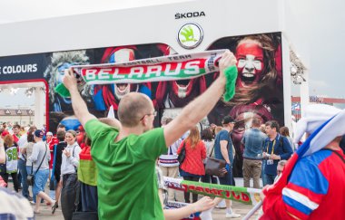 Minsk-Belarus, 20 Mayıs: Hokey hayranları içinde eğlenceli Prio sahip Minsk