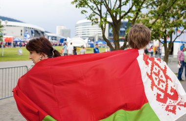 Minsk-Belarus, 20 Mayıs: Bel tutan iki hokey hayranları Minsk