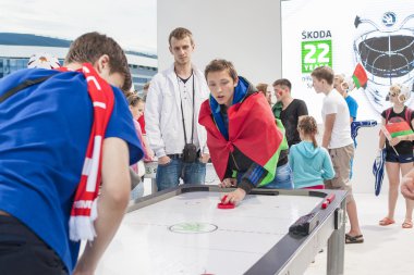 Minsk-Belarus, 20 Mayıs: Hokey hayranları içinde eğlenceli Prio sahip Minsk