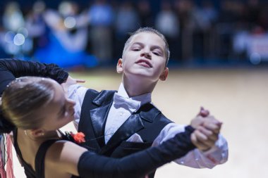 Tchizhik Yanıt Svyatoslav ve Lepko Veronika gerçekleştirmek çocuk-1 standart Avrupa programı