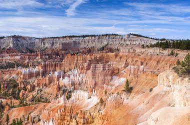 Kumtaşı Pinnacles şaşırtıcı Bryce Canyon Ulusal Par satırları