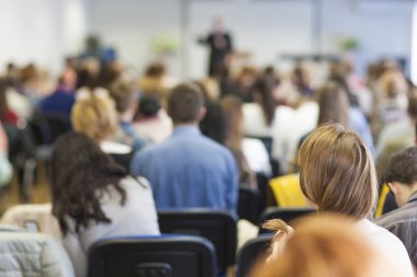 İnsanlar konferans. Arkadan Görünüm