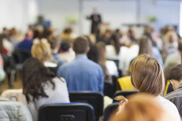 İnsanlar konferans. Arkadan Görünüm