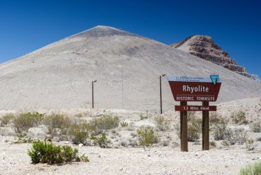 Hayalet şehir Rhyolite sonra Death Valley'de Nevada devlet sitesi 