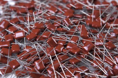 Bol miktarda beyaz yüzey toplu yerleştirilen Kondansatörler