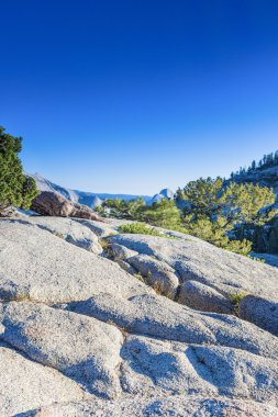 İnanılmaz dağ kaya oluşumları dünya ünlü Yosemite Milli Parkı'nda