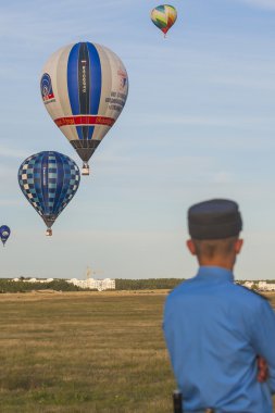 Saatini uluslararası Aerostatics Kupası sırasında polis
